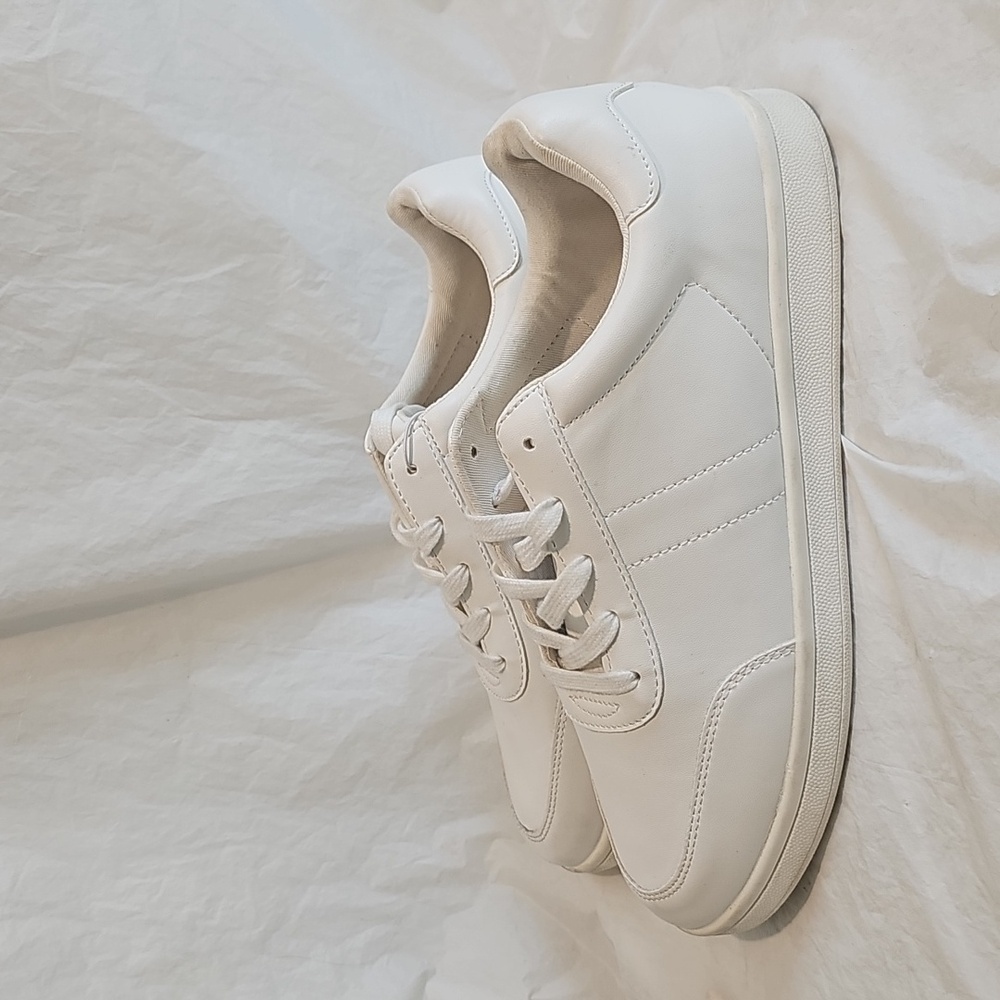 Old Navy Low-Top White Casual Sneakers Women's Size 10 New